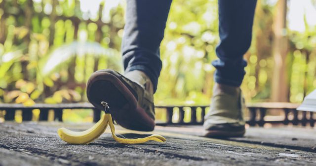 bitcoin-price-slip-fall-banana-peel-760x400.jpg