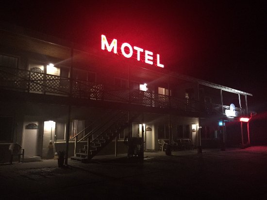 motel-sign-at-night.jpg