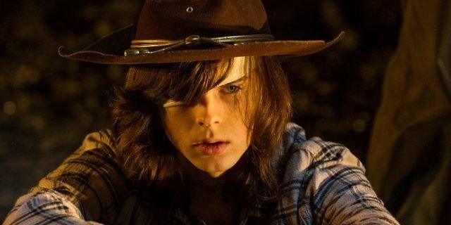 landscape-1480854465-the-walking-dead-photo-graphic-scene-for-carl-in-sing-me-a-song.jpg