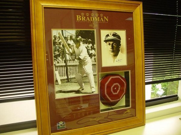 frame-of-sir-donald-bradman-memorabilia-725x544.jpg