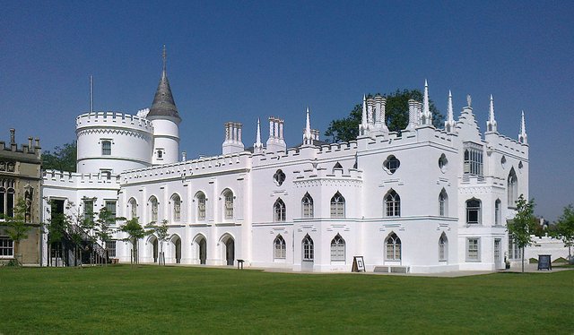 Strawberry_Hill_House_from_garden_in_2012_after_restoration.jpg