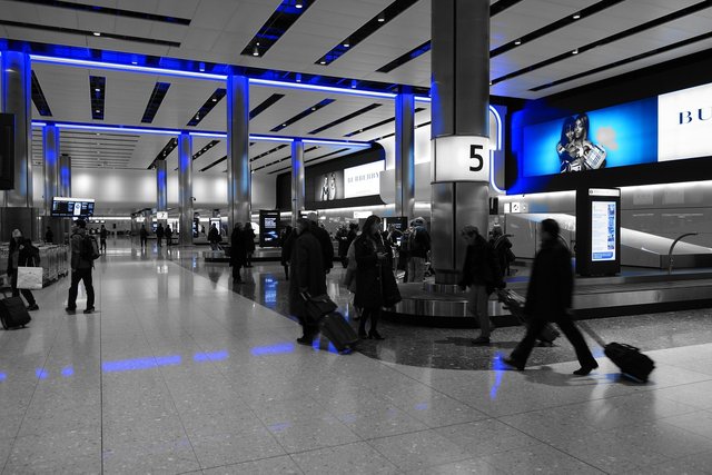 baggage-hall-775540_1280.jpg