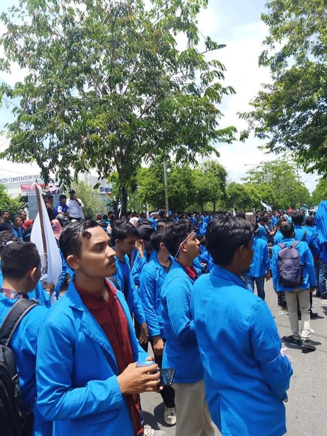 ikut demo.jpg