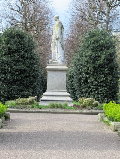 smallstatue.JPG