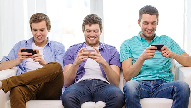 male-friends-playing-smartphones-123RF (1).jpg