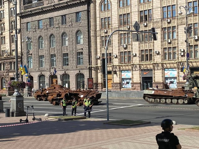Знищена російська техніка 9 виставка на Хрещатику.jpg