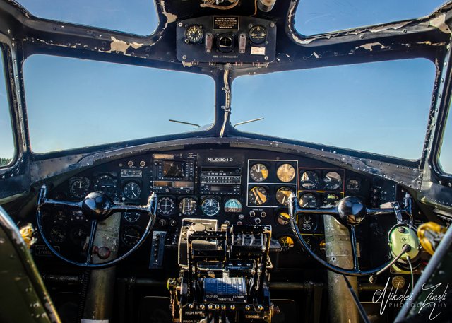 B-17-cockpit.jpg