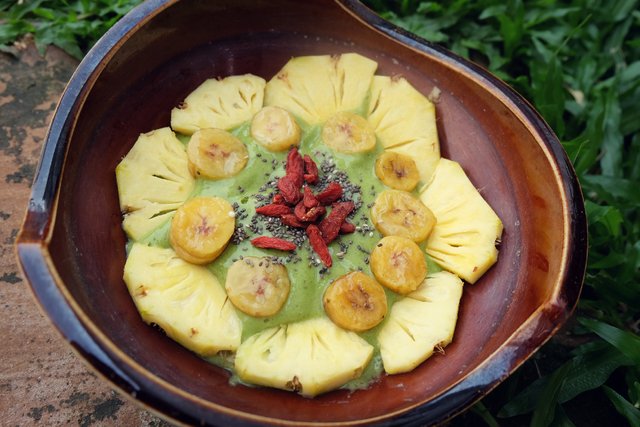 pineapple-banana-smoothie-bowl-2.jpg