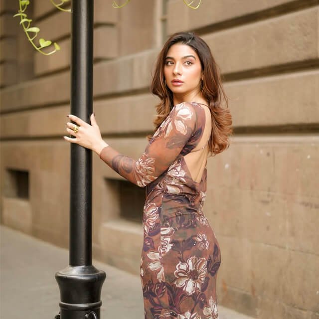 og-natasha-bharadwaj-brown-floral-outfit.jpg