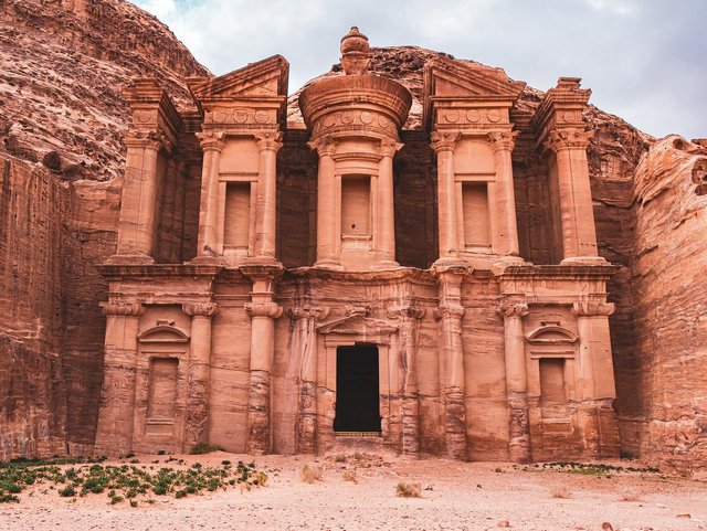 petra-4982346_1920.jpg