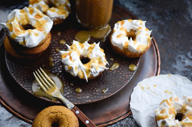 Meringue Frosted Butterbeer Baked Doughnuts (9).jpg