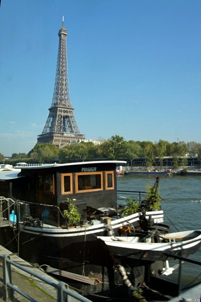 b-EU121023-225941.jpg