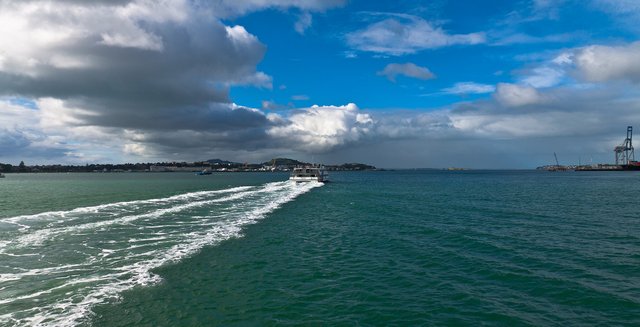 6089783714-quickcat-ferry-to-devonport-auckland (FILEminimizer).jpg