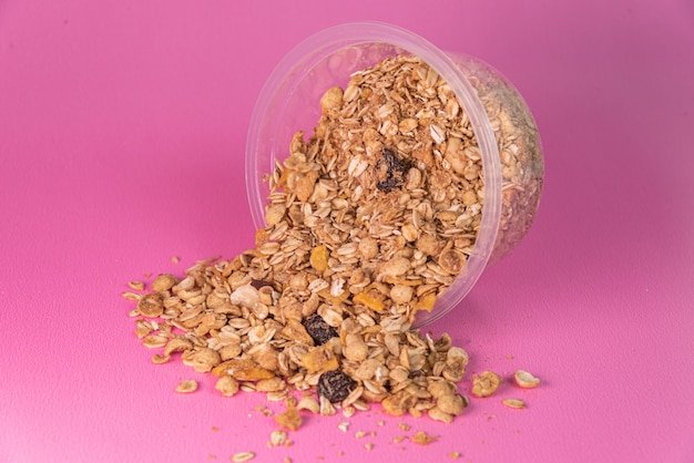 granola-sobre-fondo-rosa_58702-2188.jpg