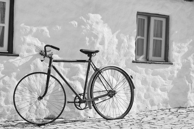 bike-7950617_1280.jpg