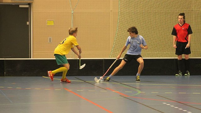 floorball-duel-match-judge.jpg