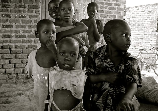 person-black-and-white-people-portrait-sitting-africa-child-monochrome-family-children-photograph-poverty-uganda-living-conditions-monochrome-photography-portrait-photography-human-positions-social-group-developing-country-poverty-reduction-746712.jpg