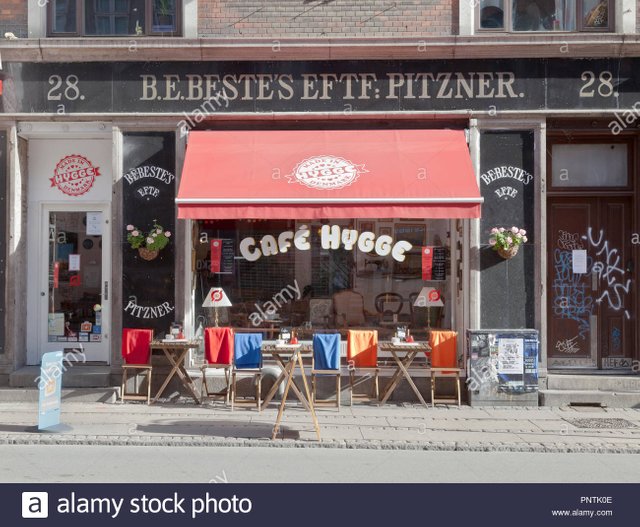 cafe-hygge-en-soleada-y-colorida-nrrebrogade-en-copenhague-pntk0e.jpg