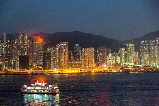 honkong-island-by-night-seen-fron-kowlon.jpg