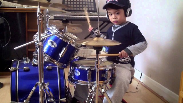 killer-4-year-old-drummer-covers-system-of-a-downs-chop-suey.jpg