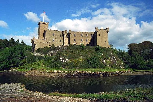 Dunvegan_Castle.jpg