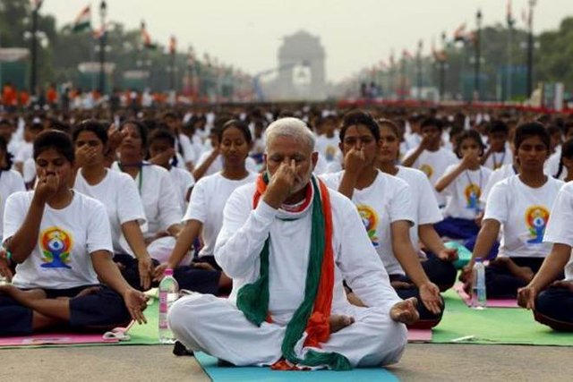 Yoga-Day-L-reu.jpg