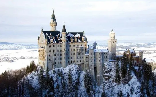 neuschwanstein-701732__340.webp