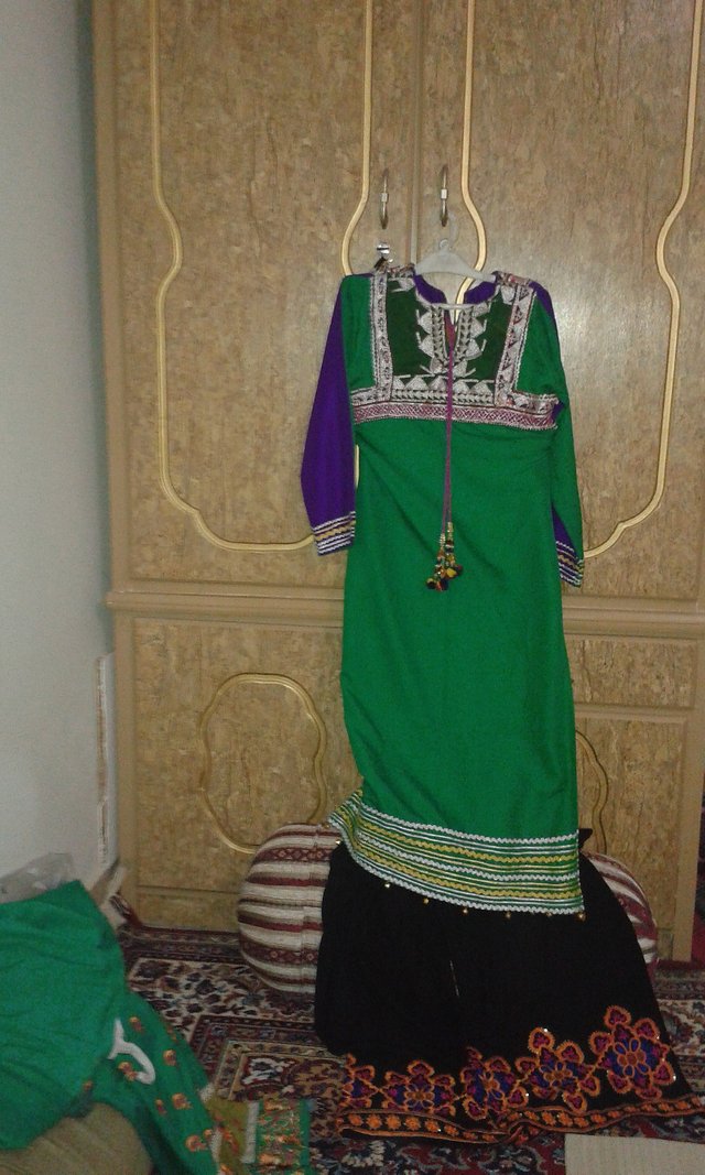 1152px-Pakistani_cultural_dress.jpg