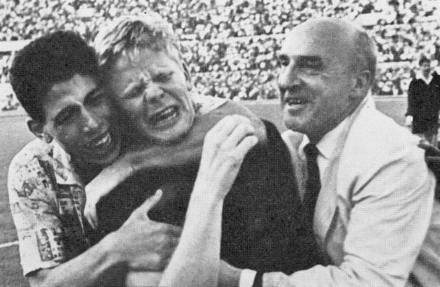 1963–64_Bologna_FC_-_Championship_tie-breaker_-_Haller_and_Bernardini.jpg
