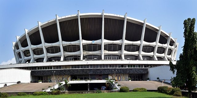 800px-National_Theater_in_Lagos_State-Nigeria.jpg