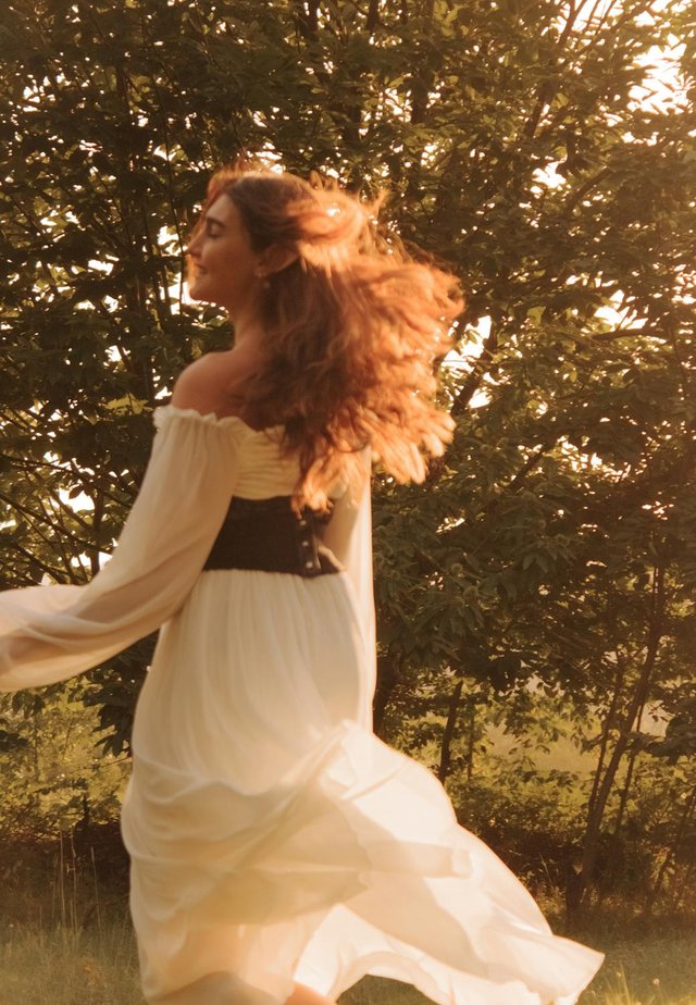 free-photo-of-back-view-of-woman-in-white-dress-near-tree.jpeg