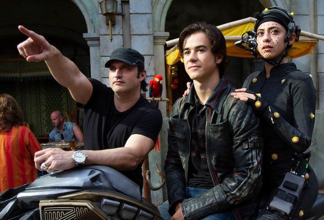 https___blogs-images.forbes.com_veronicavillafane_files_2019_02_Robert-Rodriguez-directing.jpg