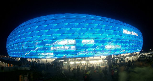 2048px-Allianz_Arena.jpg