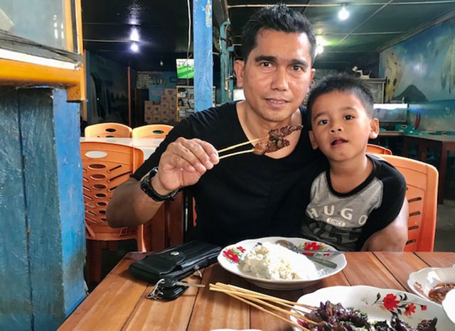 Makan Sate.jpg