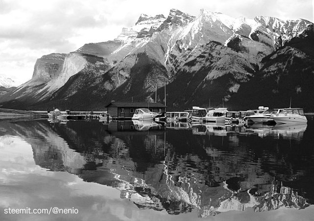 banff-lake-01-bw.jpg