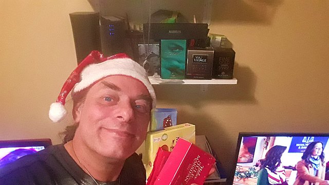 Christmas Presents, Unwrapping, Norway, Fiance, Family, Love, dtube, steem, steemit, jeronimorubio, jeronimo rubio (2).jpg