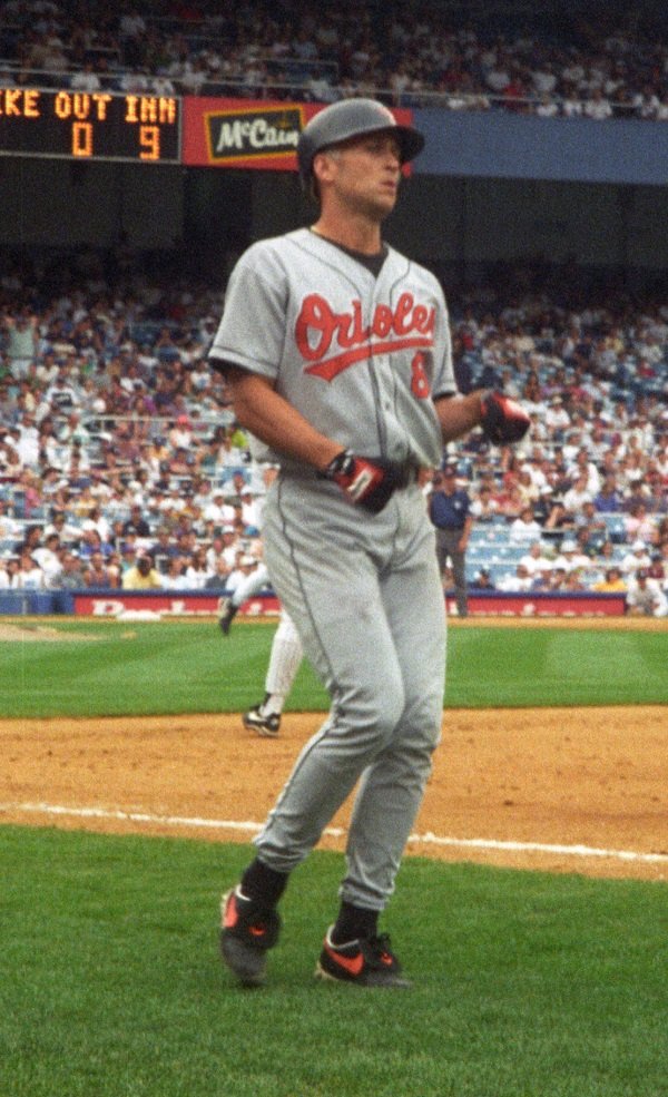 Cal_Ripken,_Jr_in_1996.jpg