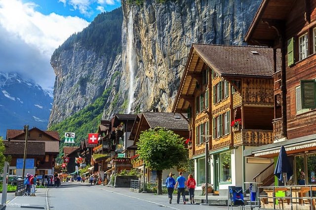 Lauterbrunnen-and-stunning-Staubbach-waterfall-in-background.jpg