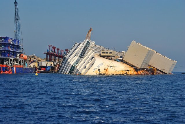 frcosta_concordia_sea_blue-image-kychg587.jpg