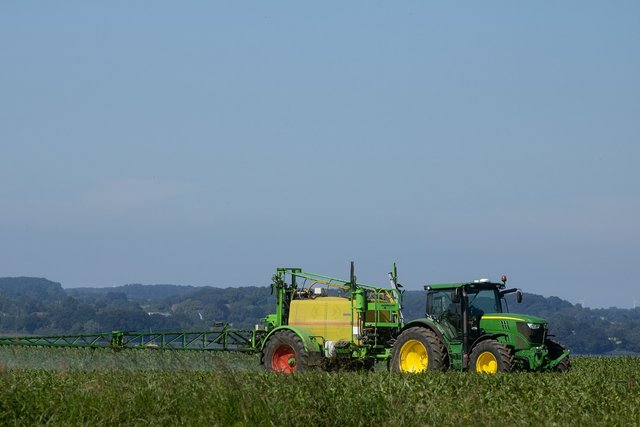 crop-sprayer-7300854_1280.jpg