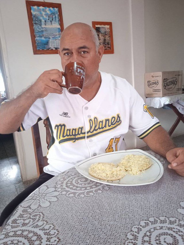 Desayunando en casa.jpg