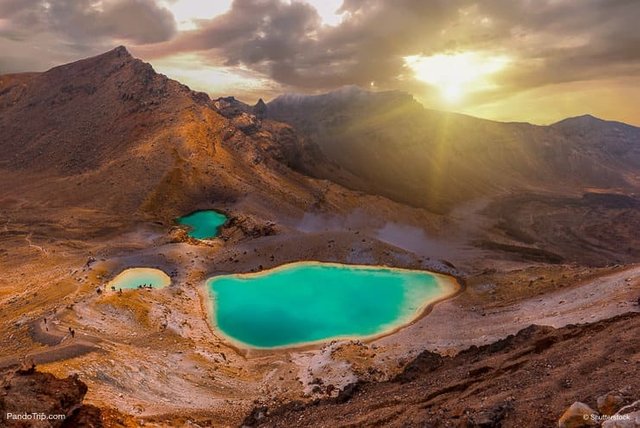 Sunrise-over-Emerald-lakes-on-Tongariro-Crossing-track-Tongariro-National-Park-New-Zealand.jpg