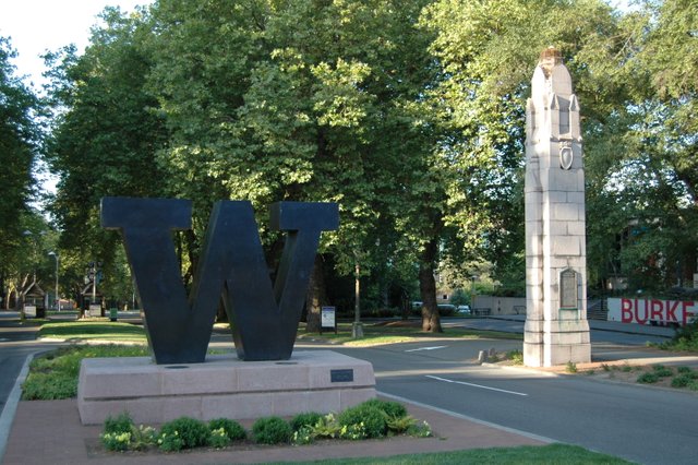 University_of_Washington,_Seattle,_WA.JPG