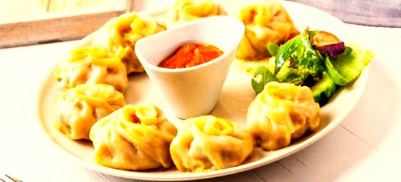 momos-1-575x262.jpg