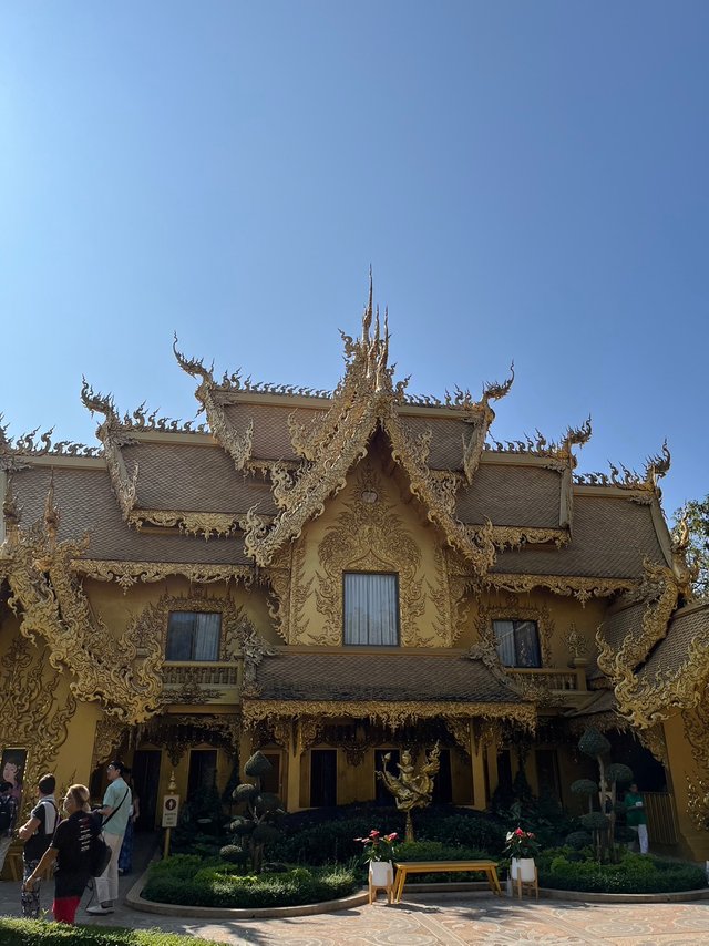 Wat Rong Khun4.jpg