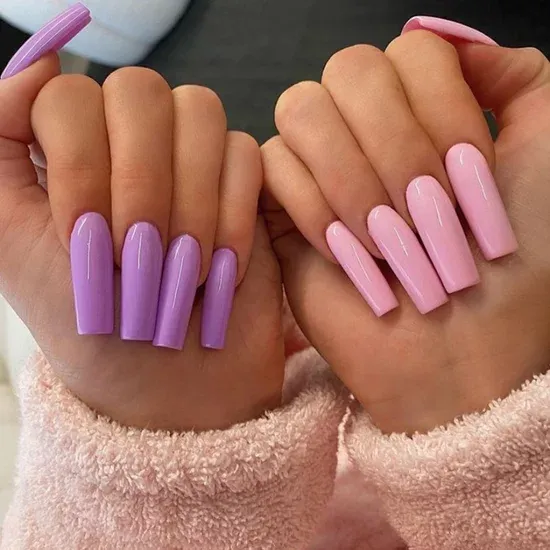 kylie-jenner-two-toned-manicure.webp