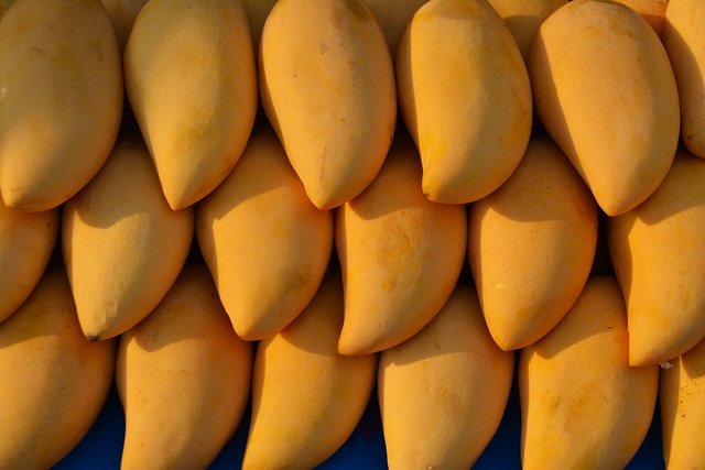 mangoes-gd93522f3b_1280.jpg