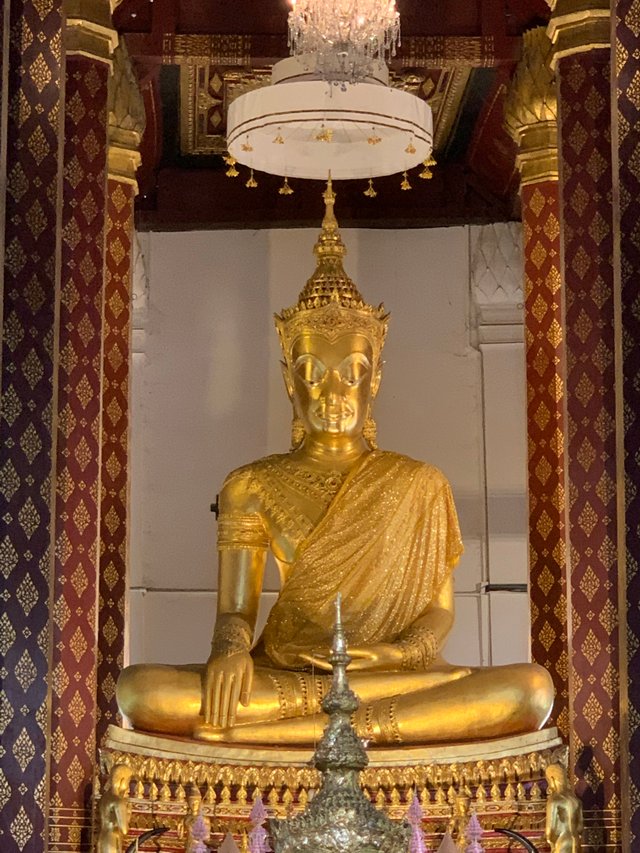 Wat Na Phra Meru6.jpg