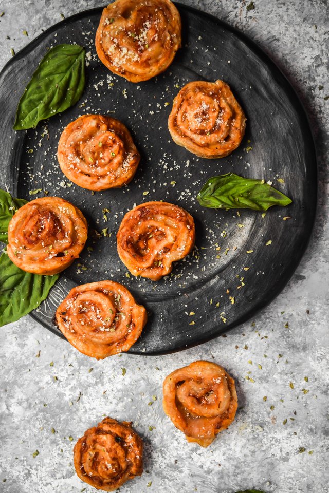 Mini Cheese Pizza Bagel Swirl Bites (Vegan)-4.jpg