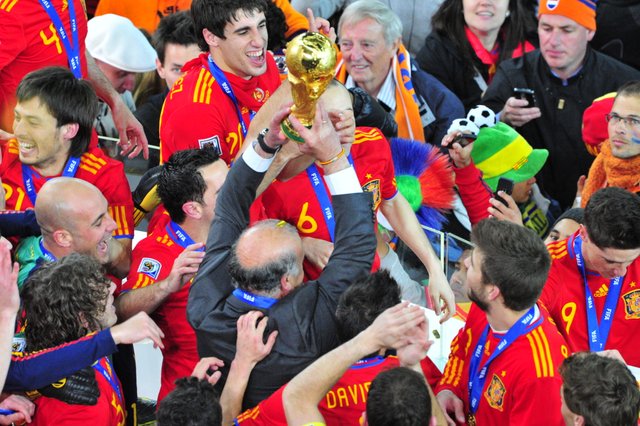 FIFA_World_Cup_2010_Spain_with_cup.jpg